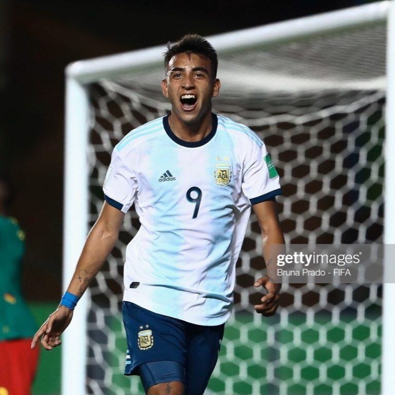 Matías Godoy, festejando un gol con la Selección: ya tiene dos en el Mundial Sub 17. (mati.godoy8)