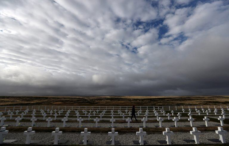 El cementerio de Darwin está ubicado en las proximidades de la localidad del mismo nombre, en las Malvinas. Su mantenimiento, por ley nacional argentina, está a cargo de la Comisión de Familiares de Caídos en la guerra del '82.