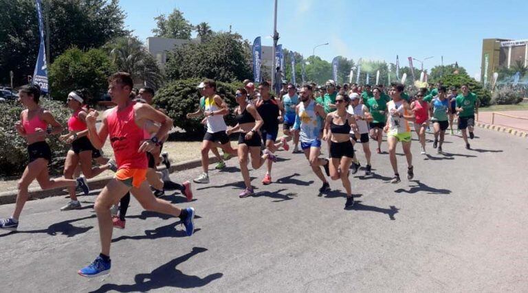 Participaron unas 1.200 personas, entre atletas y caminantes (Mododeporte)