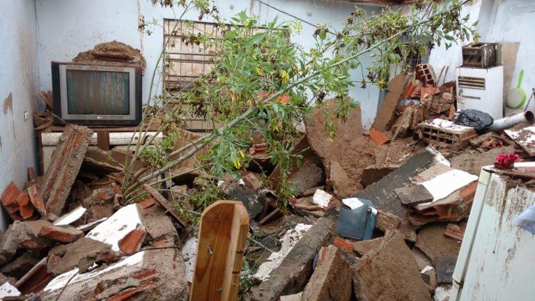 Tormenta en Córdoba: se derrumbó una casa en barrio San Salvador.