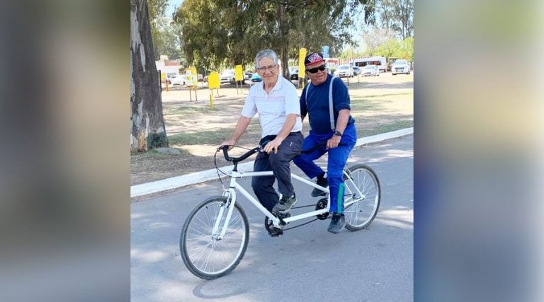 Conduce Faíto Baraybar, uno de los voluntarios (Facebook)