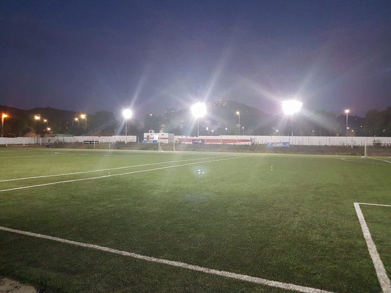 Visión nocturna de la cancha del Club Calera Central, La Calera