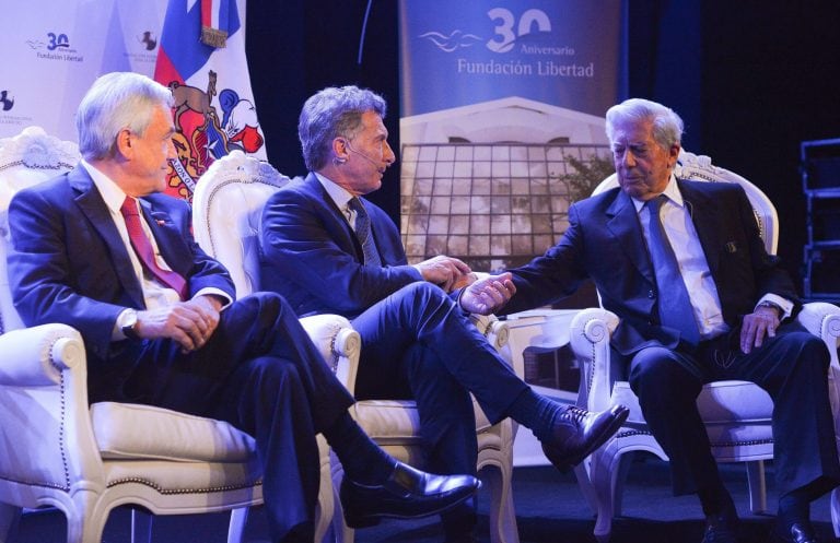 Sebastián Piñera, Mauricio Macri y Mario Vargas Llosa, durante la cena anual de la Fundación Libertad.