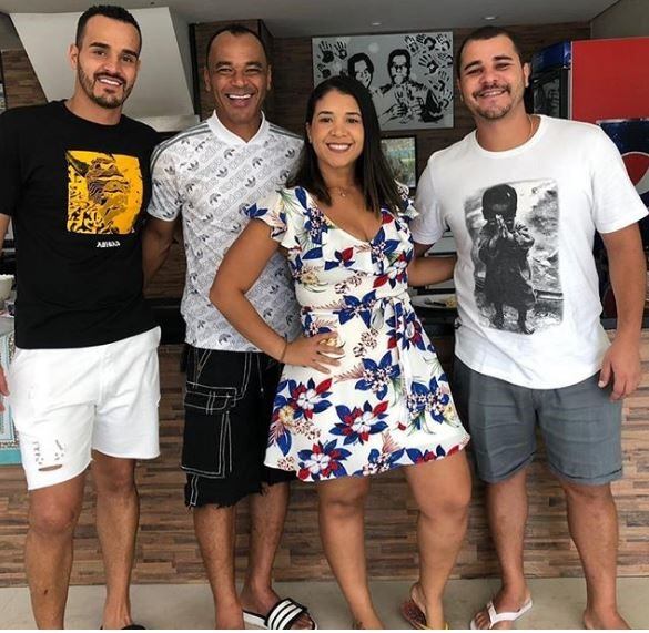 Cafú junto a sus hijos