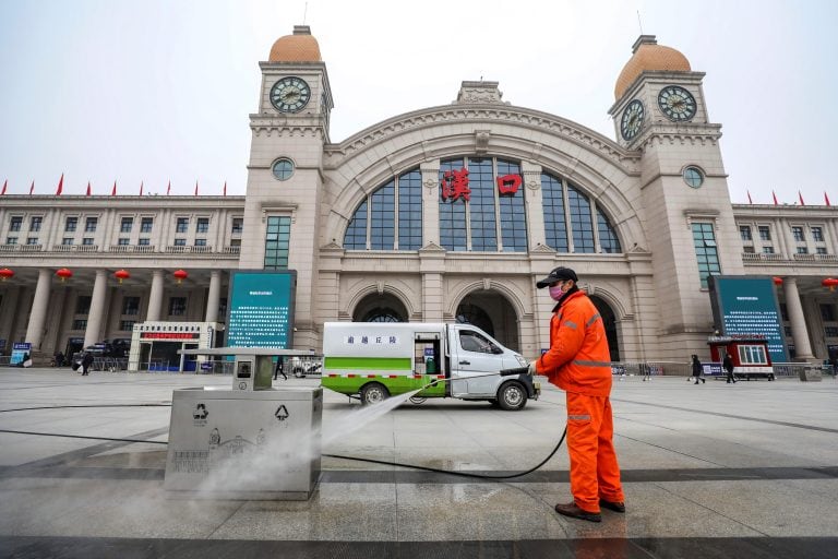 La estación Hankou cerrada, en Wuhan (Chinatopix vía AP)