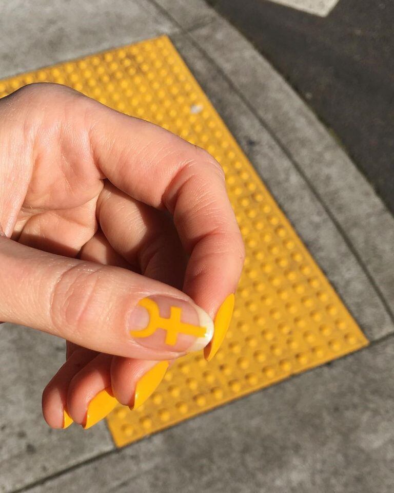 Uñas con mensaje feminista (Instagram/@jessicawashick)