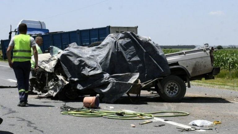 Murió el conductor de una camioneta al chocar contra un camión (Rosario Plus)