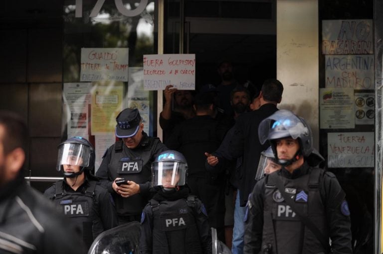 La Policía debió intervenir. (Federico López Claro)