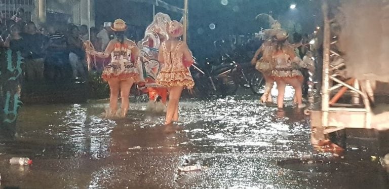 Corsos Orán bajo la lluvia (Radio Ciudad Orán)