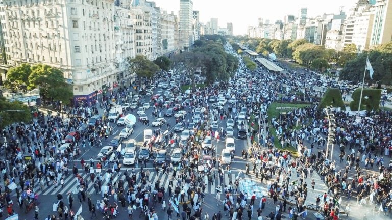 Marcha 17A: masiva concentración en el Obelisco (Foto: Clarín)