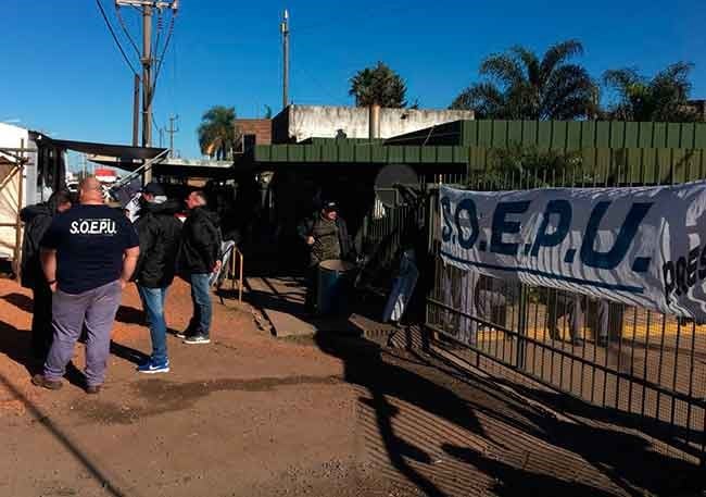 Protesta de trabajadores de IDM San Lorenzo. (Diario Síntesis)