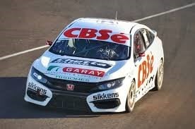 Carlos Okulovich piloto de Oberá con su CIVIC. (Deportes Misiones)