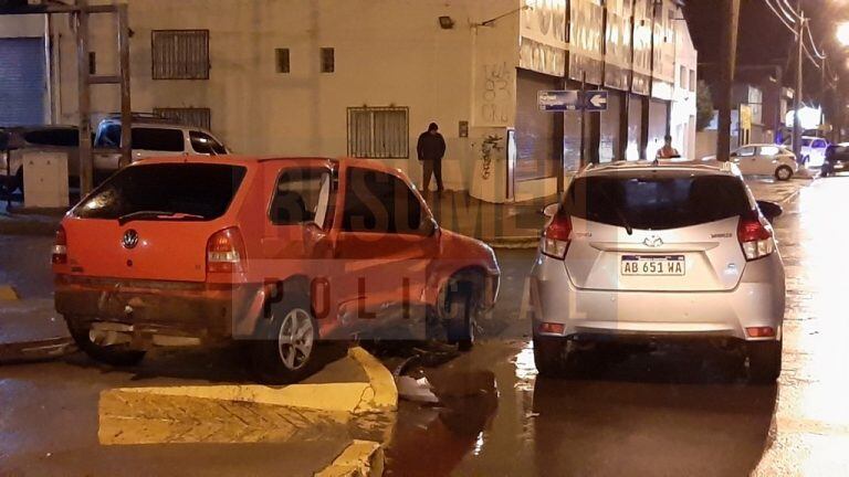 Violento accidente dejó a las dos conductoras hospitalizadas. Foto: Resumen Policial