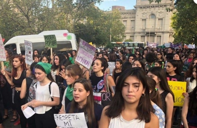 Hombres y mujeres marcharon en San Juan y San Luis.