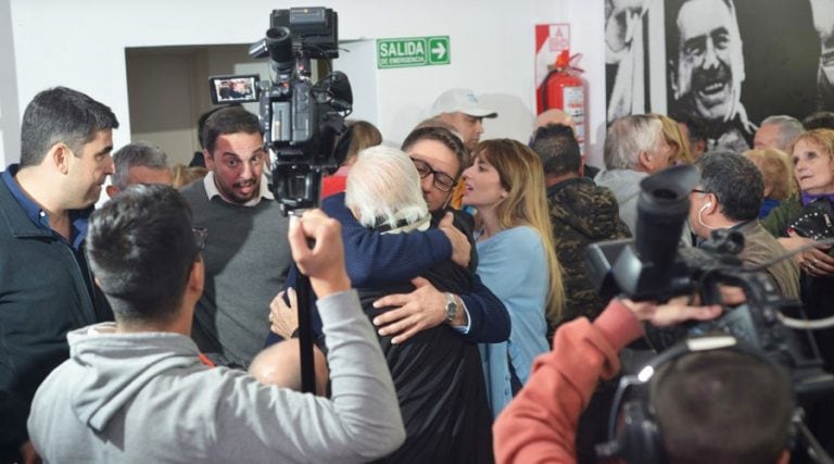 La euforia de los candidatos al conocer los resultados (Vía Santa Rosa)