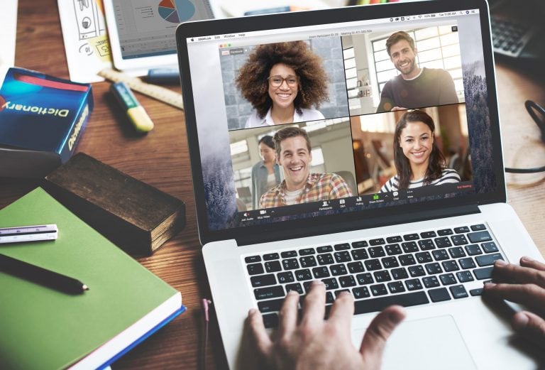 "Zoom" es una de las aplicaciones más usadas para hacer videoconferencias durante la cuarentena.