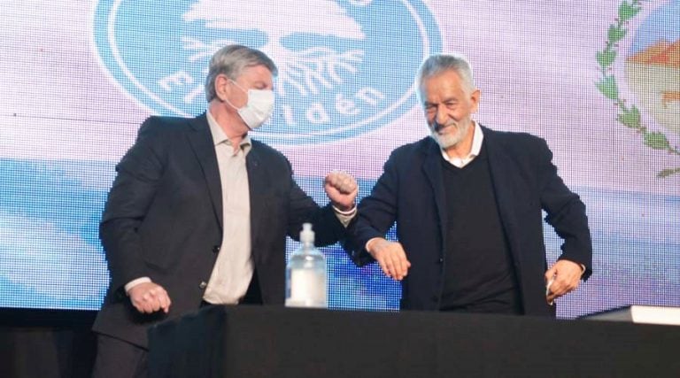 Los gobernadores de La Pampa y San Luis durante el encuentro de este martes (Vía Santa Rosa)