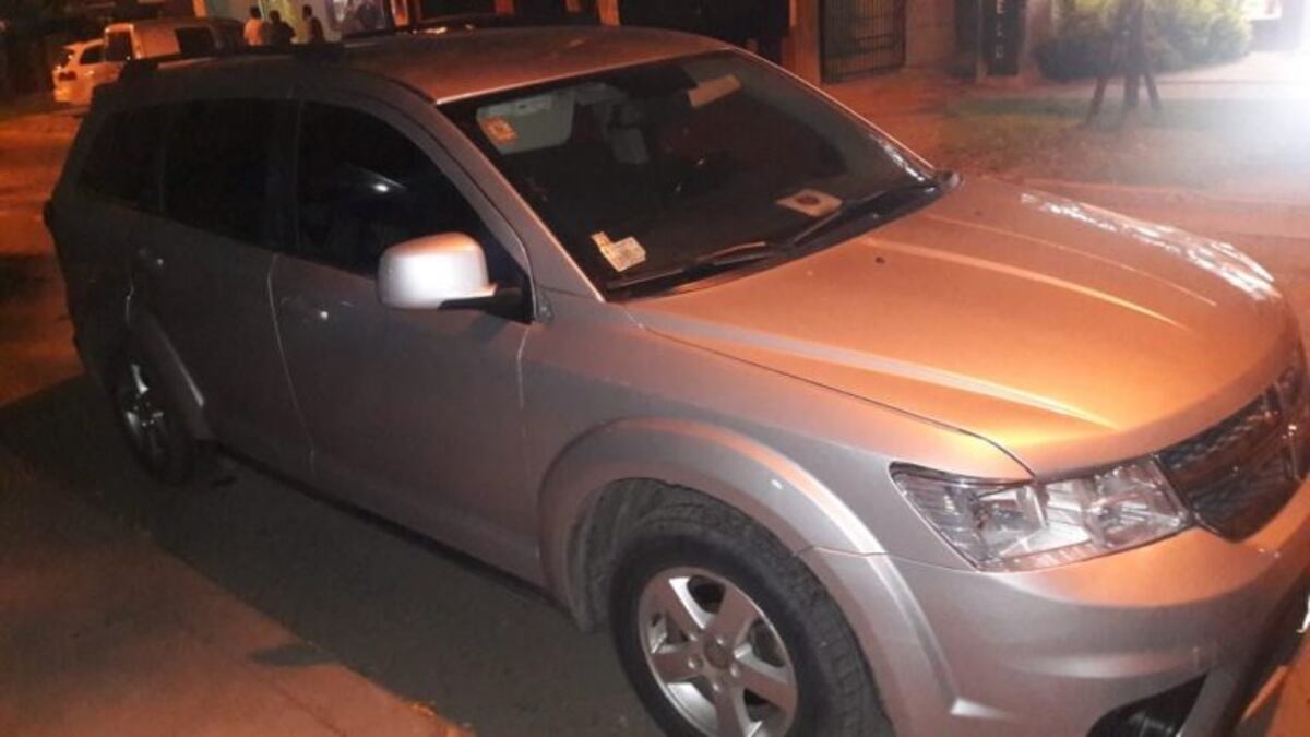Vendían obleas de GNC para autos en la calle y los pescaron in fraganti
