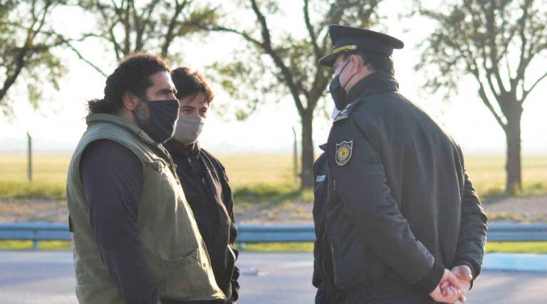 El comisario Suquía dialogó en privado con los dirigentes Briguez y Alfonso (Vía Santa Rosa)