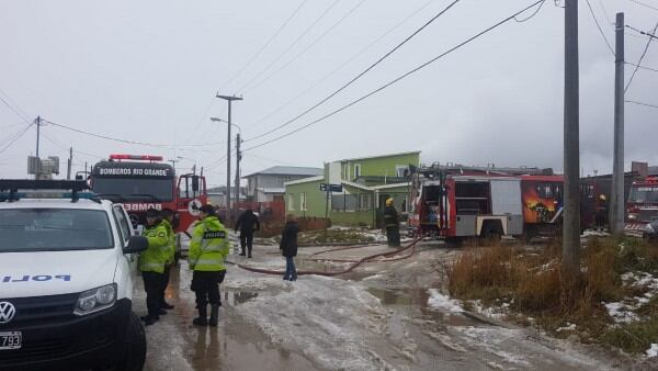 Sujeto incendió la casa de su expareja con niños dentro.