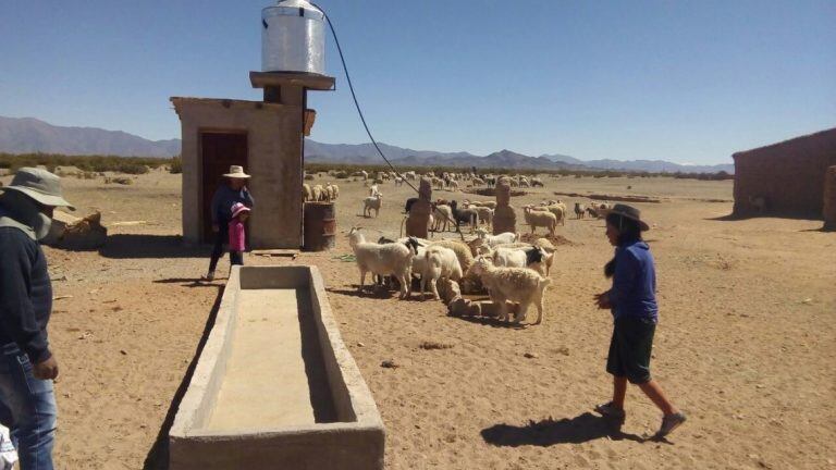 Con el acceso a los proyectos de Ley Caprina, las familias beneficiarias de la Comunidad Aborigen de Casa Colorada realizarán obras de infraestructura.