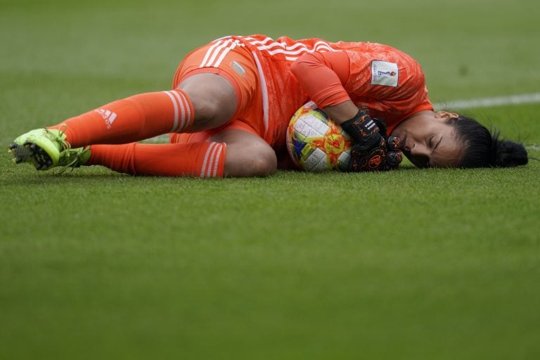 Argentina's goalkeeper Vanina Noemi Correa makes a save during the France 2019 Women's World Cup Group D football match between Argentina and Japan, on June 10, 2019, at the Parc des Princes stadium in Paris. (Photo by Kenzo TRIBOUILLARD / AFP)