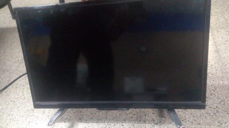 Tv Noblex encontrada en un terreno baldío luego de ser sustraída de la vivienda. Alta Gracia.