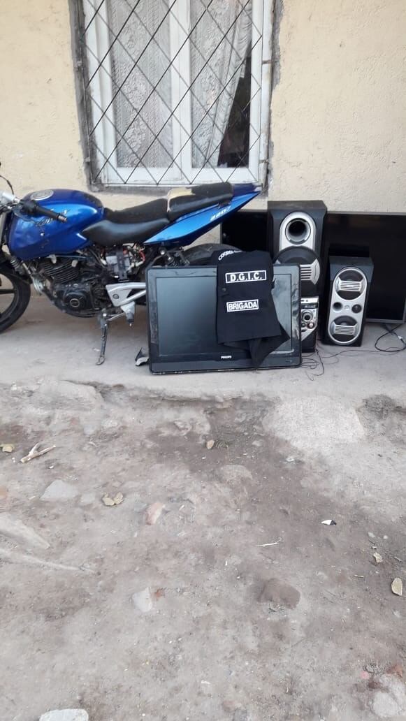 Un televisor y un equipo de música fueron secuestrados en los operativos