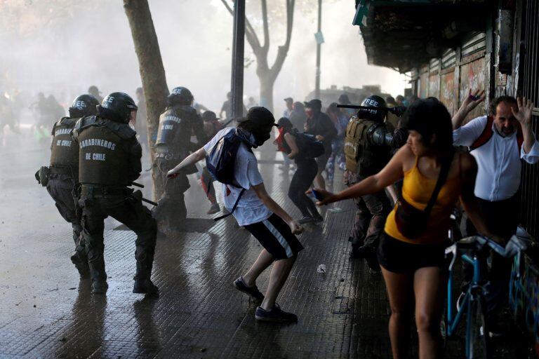 Hay más de 2200 heridos por las protestas. (REUTERS