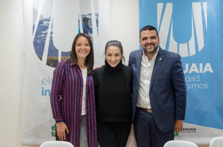 Thelma Fardín en Ushuaia junto al Intendente Walter Vuoto y la Legisladora Victoria Vuoto