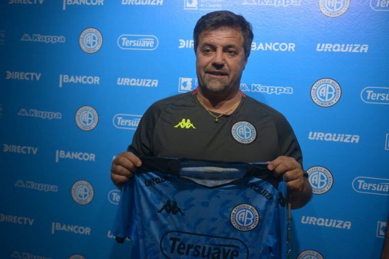 Caruso Lombardi en conferencia de prensa tras asumir como DT de Belgrano.