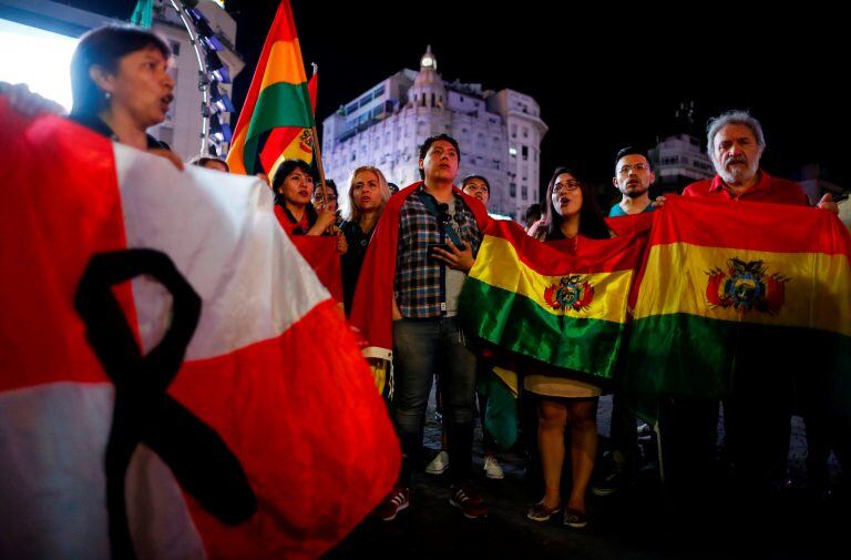 Bolivian residents in Argentina demonstrate against Bolivian President Evo Morales, in Buenos Aires, Argentina November 10, 2019. REUTERS/Agustin Marcarian