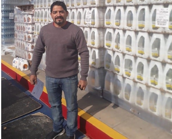 Pablo Chacón recibió el agua para su gimnasio de box situado en Las Heras.