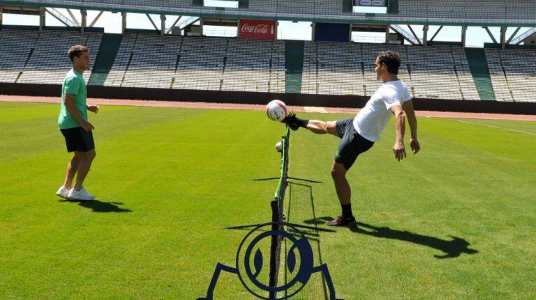 Schwartzman y Fognini jugaron el fútbol en el estadio Mario Kempes