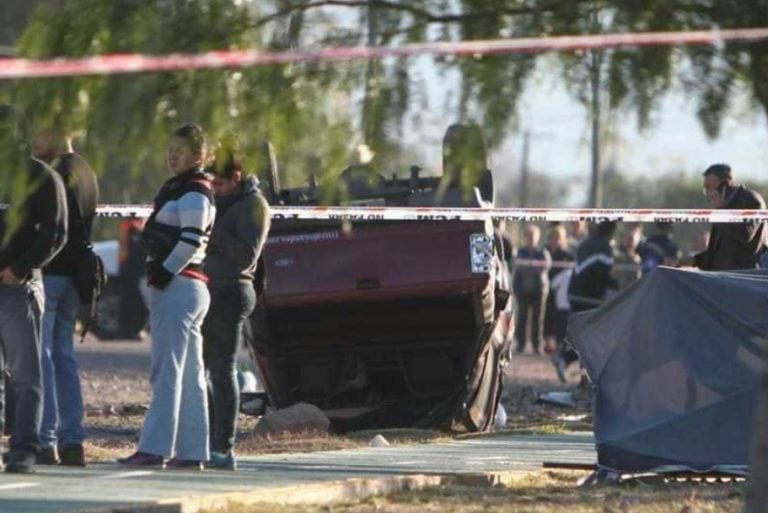 Así quedó la camioneta Ford Ranger que conducía Alberto Sebastián Petean, luego de atropellar a dos policías y volcar en el kilómetro 42 en la ruta camino a Cacheuta.