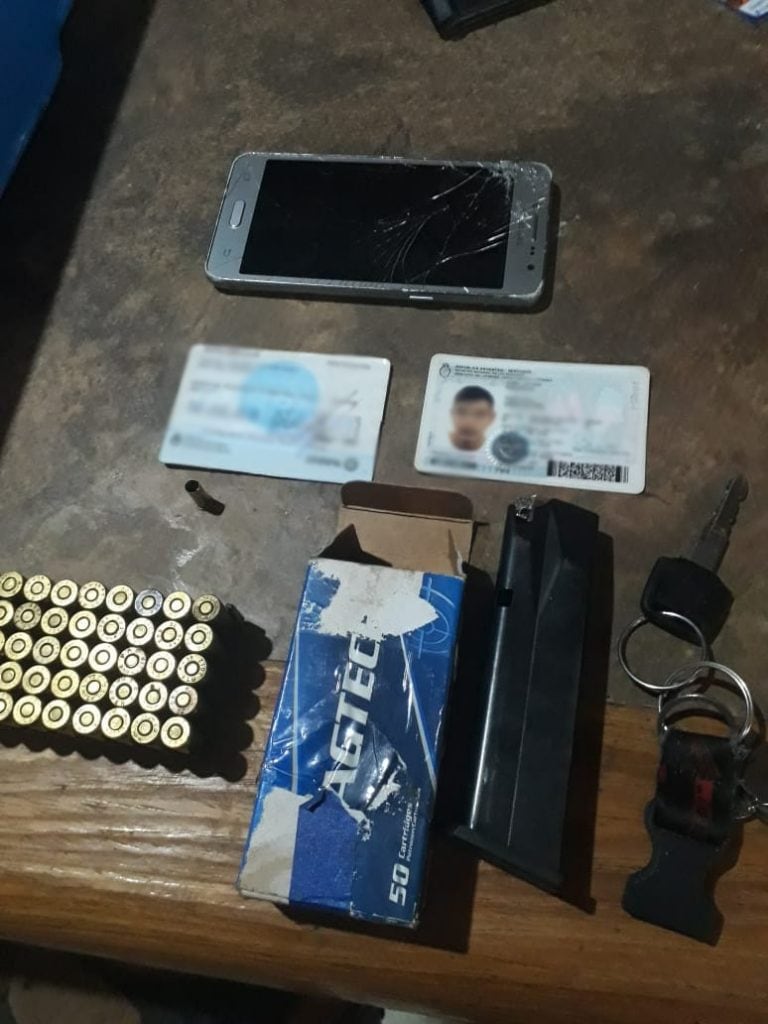 Cinco allanamientos, tres detenidos y un arma secuestradas en la zona sur de Rosario.