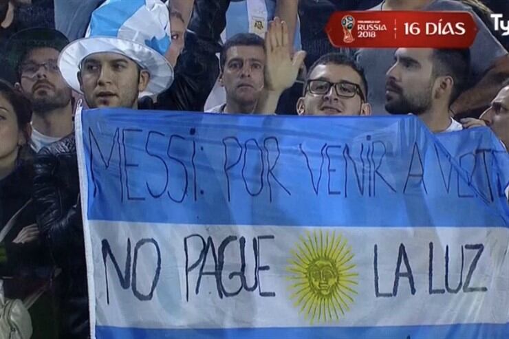 Desopilantes banderas para Leo Messi en el amistoso frente a Haití.