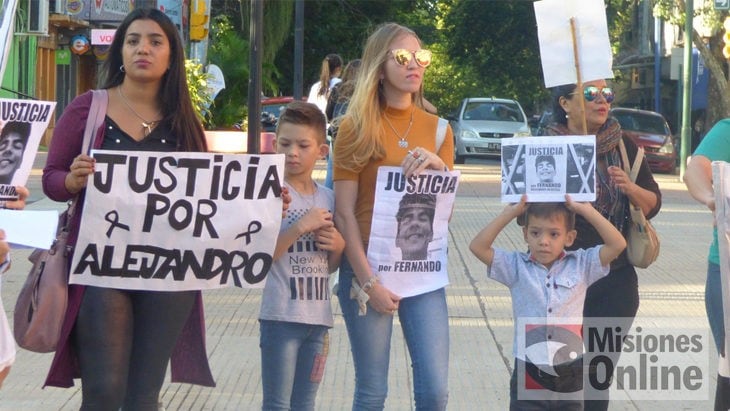 Presentes en la memoria de sus familiares, las víctimas de crímenes en Misiones. Plaza 9 de Julio este sábado 22. (Misiones Online)