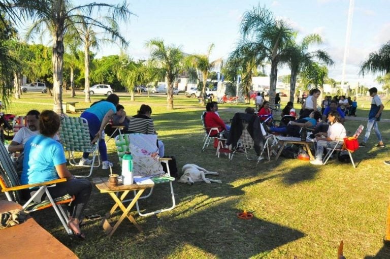 Puesteros de corrientes siguen acampando en los alrededor de la imagen de la Virgen de Itatí.