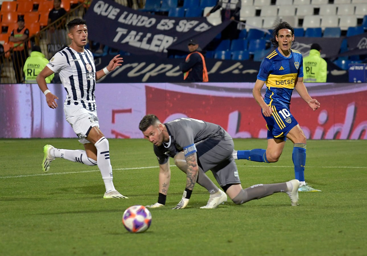 El Club Atlético Boca Juniors pasó a semifinales de la Copa Argentina por penales
El xeneize empató con Talleres de Córdoba 1 a 1, pero le ganó a los cordobeses por penales y enfrentará a Estudiantes de La Plata.

Foto. Orlando Pelichotti