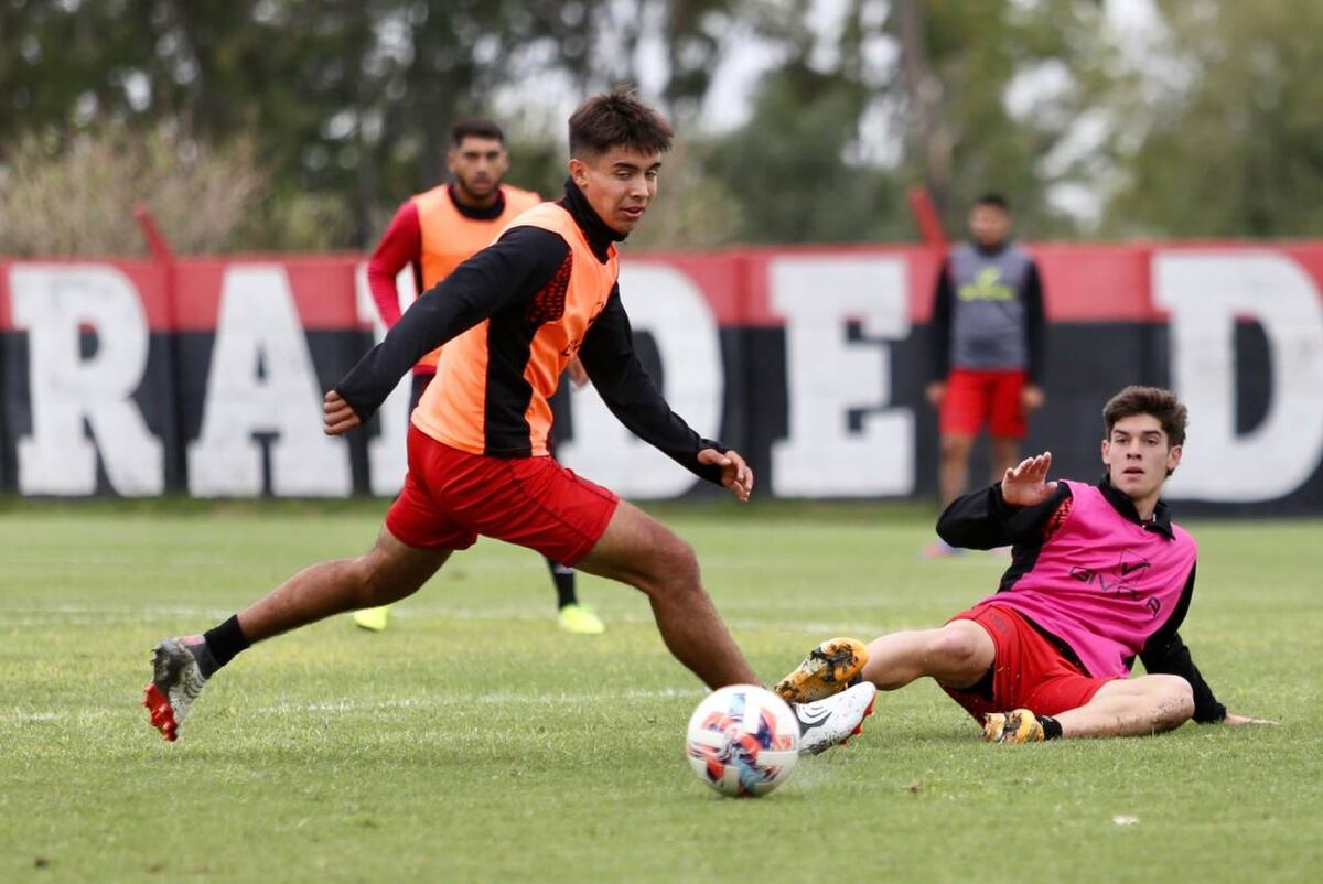Newell’s prepara tres cambios para recibir a Platense tras el clásico rosarino