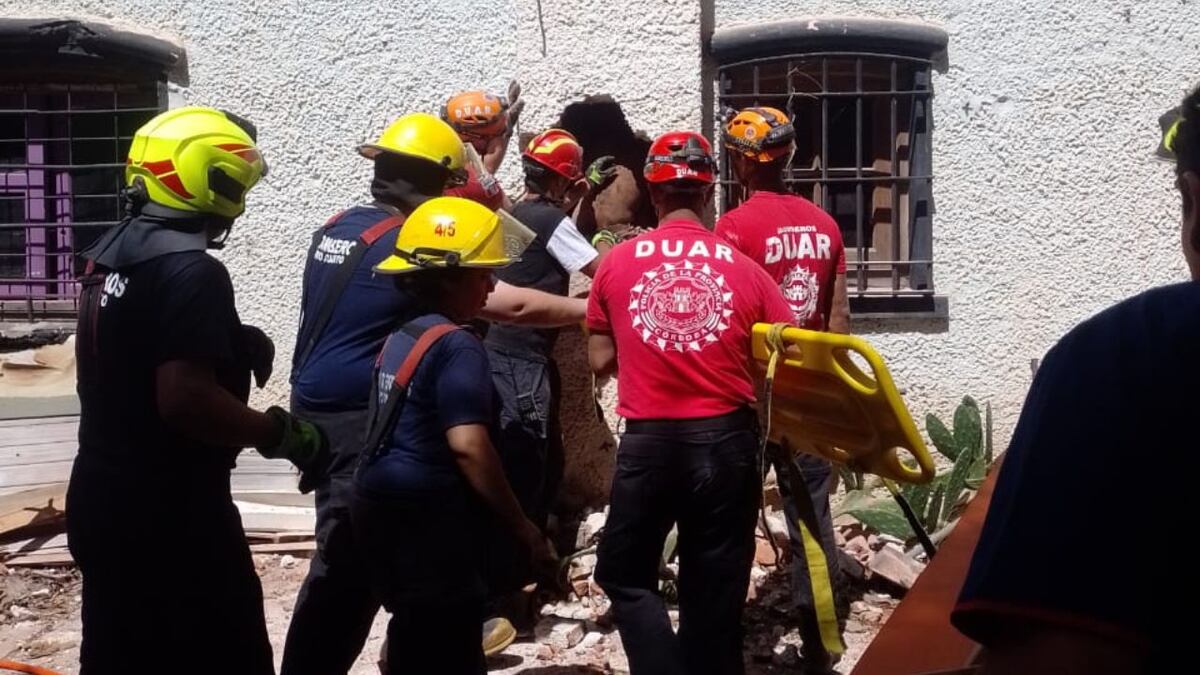 Insólito video: rescataron y detuvieron a un ladrón atorado en una chimenea en Río Cuarto
