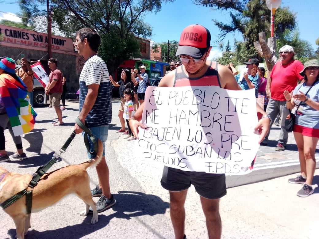 Algunos de los carteles de la marcha.