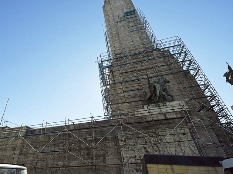 Volvieron a extender el plazo de final de obra del Monumento a la Bandera