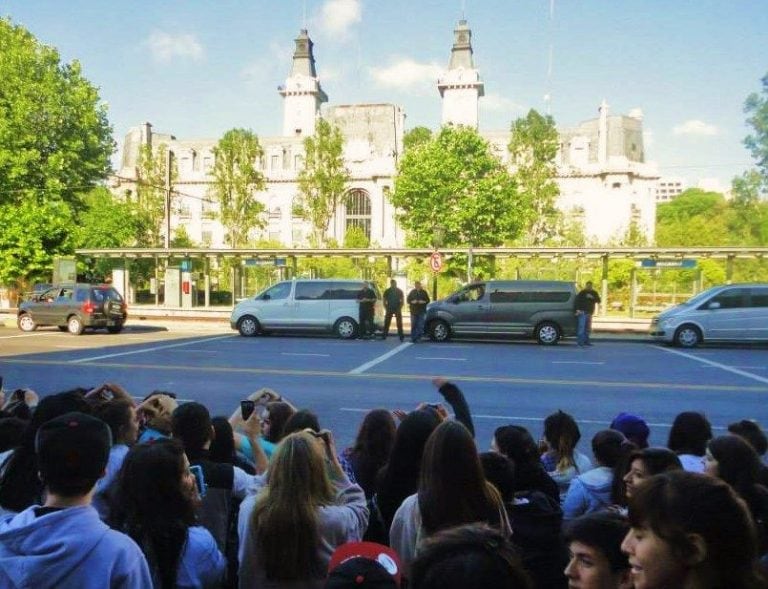 Material de Nahir Galarza cuando asistió al concierto que Justin Bieber realizó en River en 2013.