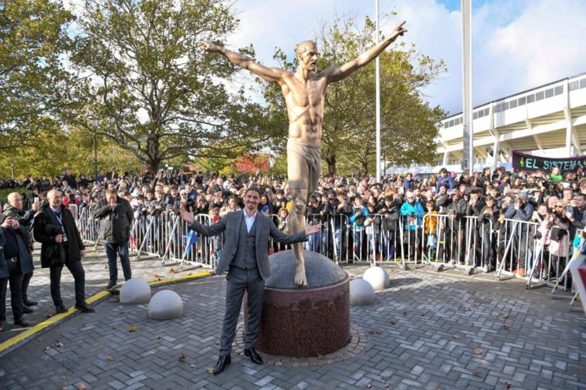 Inauguraron una estatua de Zlatan Ibrahimovic en Malmö, su ciudad natal