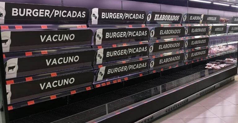 Desabastecimiento en supermercado de Murcia, España.