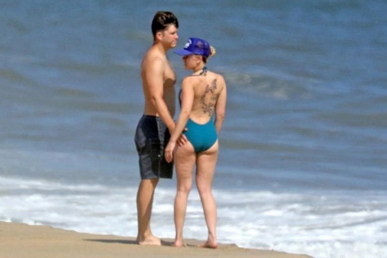 Scarlett Johansson y su actual pareja, Colin Jost, se encuentran disfrutando de unos días de relax.