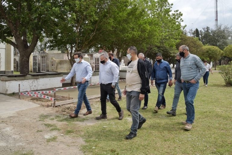 AMA y el Municipio de Arroyito ralizan mejoras en el Cementerio Municipal