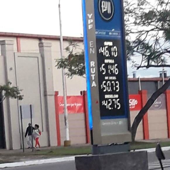 YPF y Axion aumentaron el precio del combustible